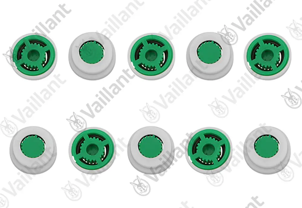Vaillant Wassermengenbegrenzer in runder Form mit grünem Innenleben, angeordnet in zwei Reihen. Zehn Stück auf dem Bild sichtbar.